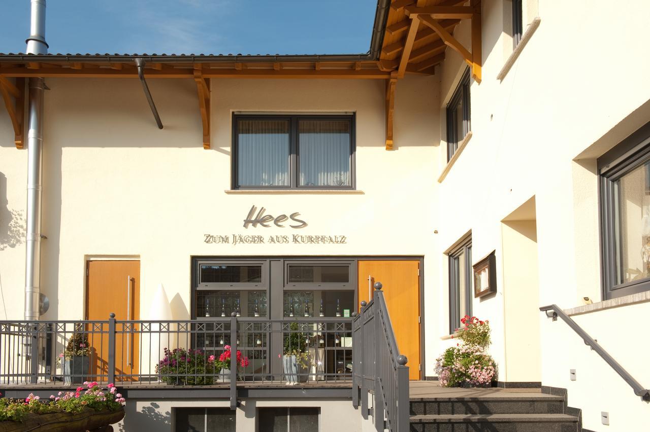 Weingut Hees - Landgasthof Zum Jaeger Aus Kurpfalz Auen 外观 照片