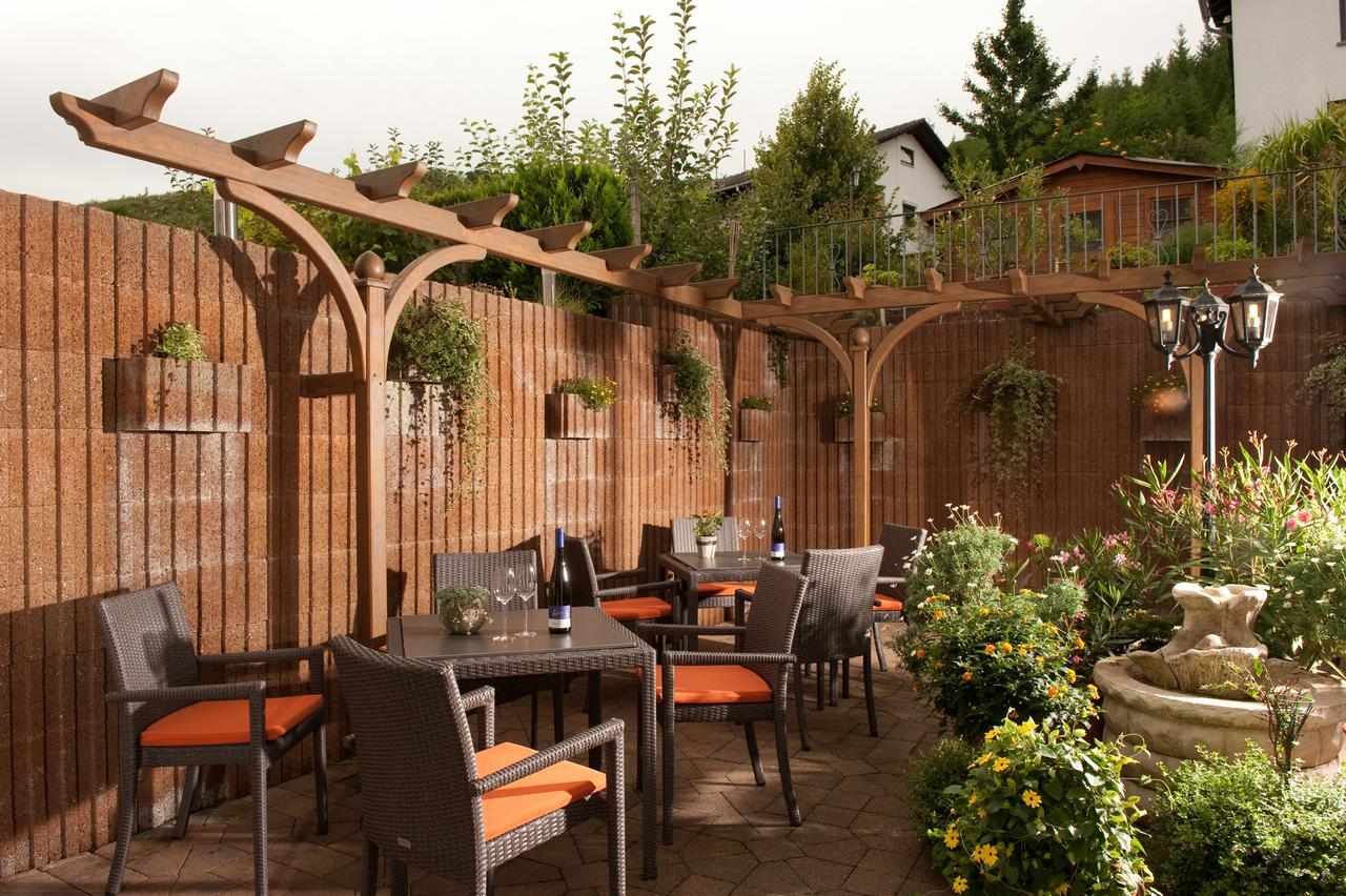 Weingut Hees - Landgasthof Zum Jaeger Aus Kurpfalz Auen 外观 照片
